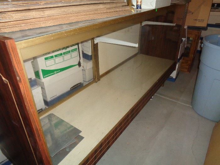 One display cabinet