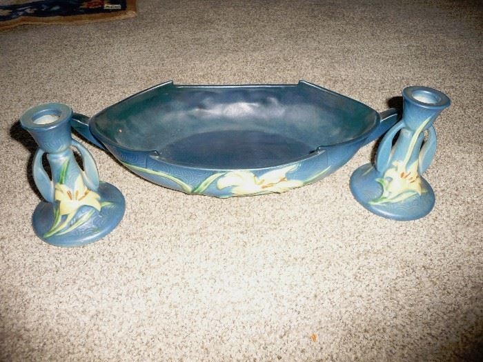 Roseville  Zepher Lily console set