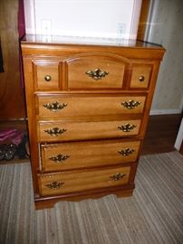 chest of drawers