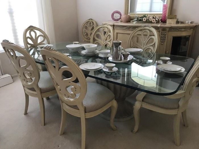 Henredon Dining Table and Buffet with Mirror