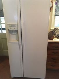 GE Side by Side Refrigerator - excellent condition
