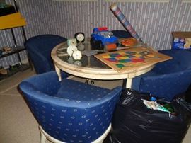 table w/4 chairs