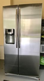 SAMSUNG 2013 : 25.6 CU. FT. Side-by-Side Refrigerator: $900