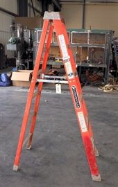 Louisville Fiberglass 6' Ladder Model FS1506 300#