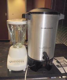  Hamilton Beach 42 Cup Coffee Urn, And 10 Speed 5 Cup Ice Breaker Blender