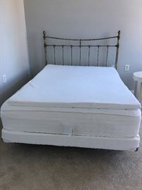 Queen size bed (Sealy Posturpedic)