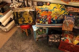 Lots of toys and action figures, including Simpsons, Futurama, The Tick, Pee Wee Herman, Aliens, Predator, Spawn, Terminator, Toy Story, etc.