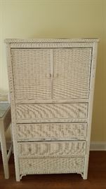 Lexington Henry Link White Wicker Dresser w/4 Drawers, 1 Cabinet & Glass Top (32" x 22" x 59")