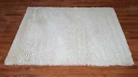 4'2" x 6' White Wool Shag Rug (Just Cleaned)