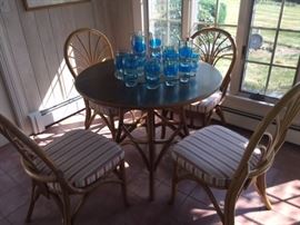 RATTAN round table with 4 chairs