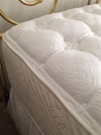 VERA WANG Serta mattress