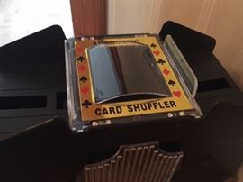 Automatic card shuffler