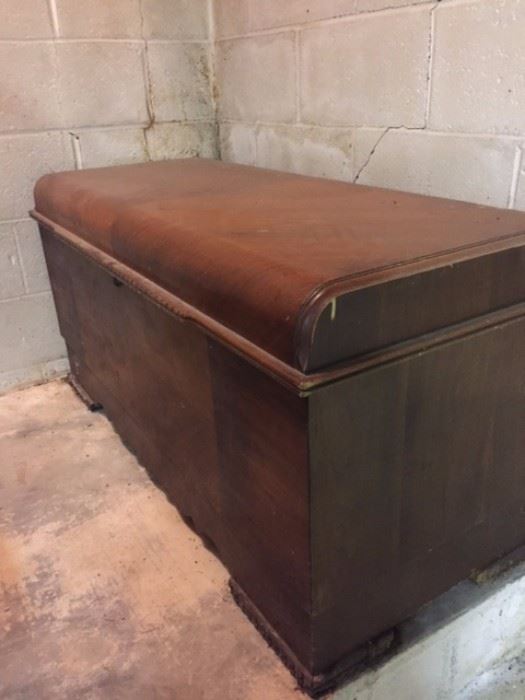 Hope chest (1940s)