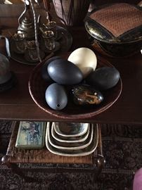 Ostrich and Enu eggs