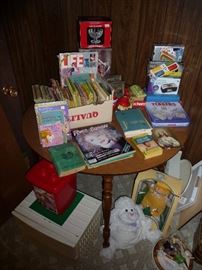 WOOD TABLE, BOARD GAMES, CHILDREN'S BOOKS