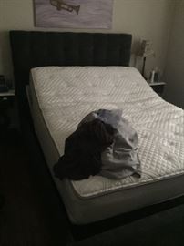 EXTREMELY NICE (PRACTICALLY NEW) SLEEP NUMBER QUEEN SIZE BED