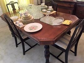 Georgian Dining Room Table with 6 chairs