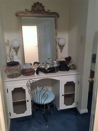 Vanity ChairVintage Hats