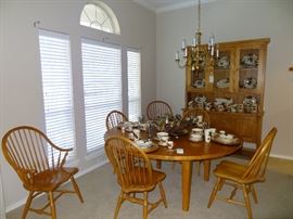 Drexel Heritage Round Table, 2 Captain, and Four Side Chairs