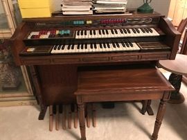 Thomas Californian 281 model organ. Lots of fun!