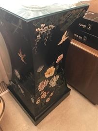 Oriental plant stand