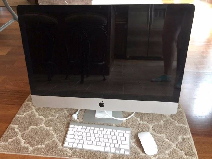 Imac compter with cordless keyboard and mouse