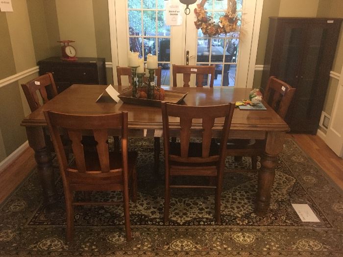 Casual dining room table with 6-chairs, area rug, hutch with glass doors, grain scale