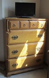 chest of drawers     BEDROOM