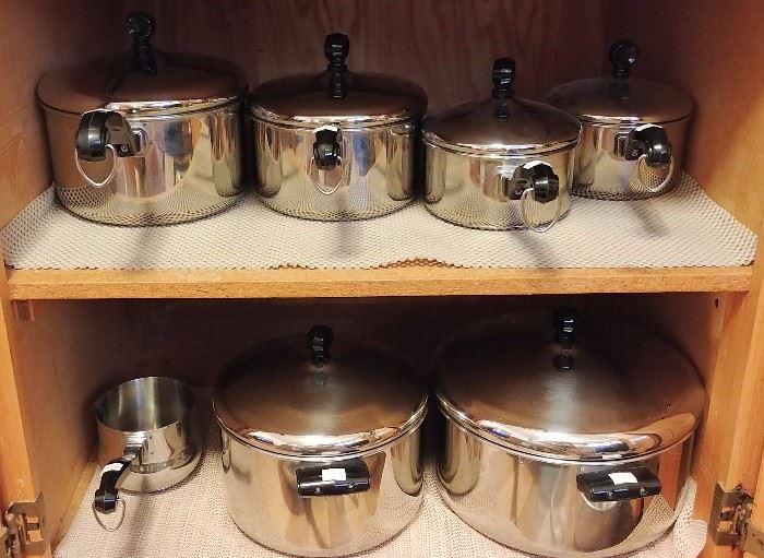 Farberware pots set     KITCHEN