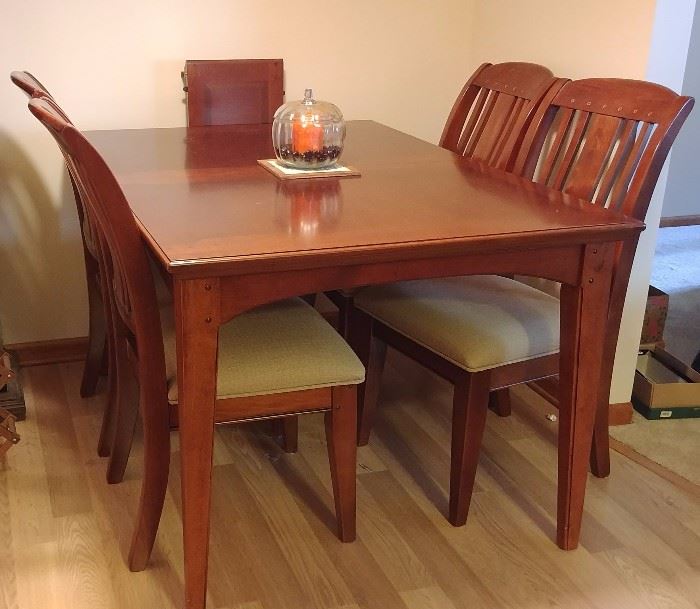 beautiful dining/kitchen table with 1 leaf and 4 chairs     DINING ROOM