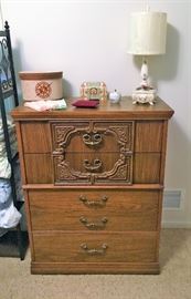 chest of drawers