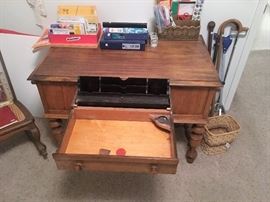 Auglaise desk 2