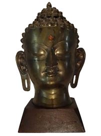 LARGE CHINESE BRASS BUDDHA HEAD SCULPTURE ON CARVED WOOD BASE