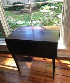 fine mahogany English Pembroke table