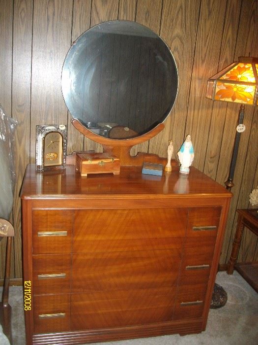 Vintage dresser with round mirror