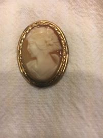 Cameo and cameo ring