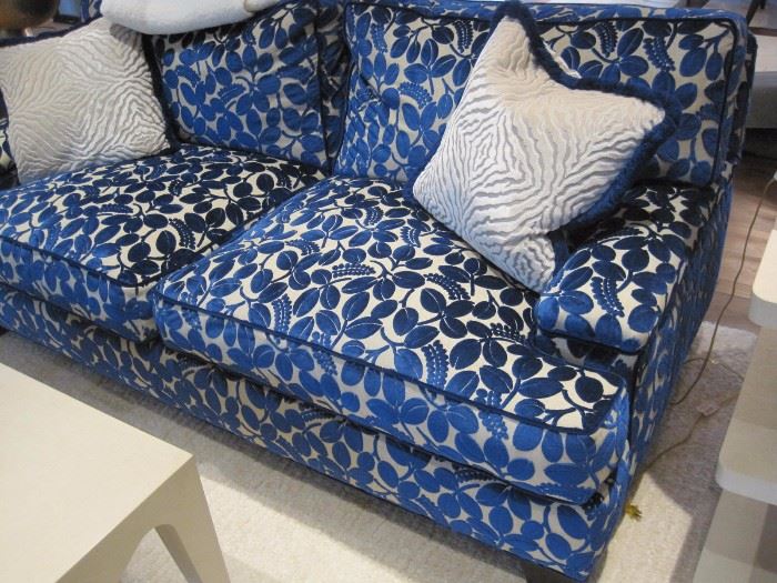 Sofa in cut velvet fabric.