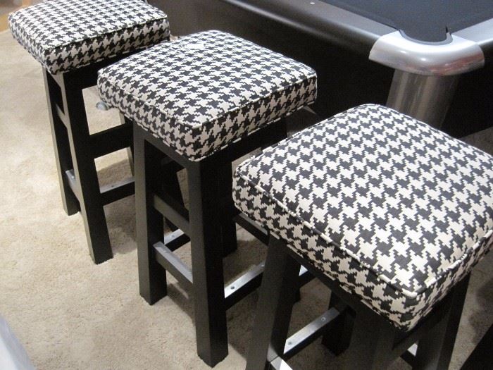 Hounds-tooth Bar-stools by Kisabeth.