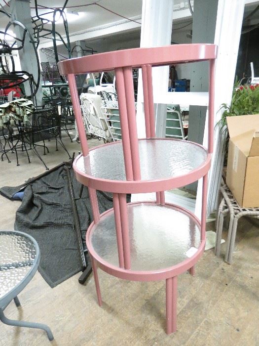 3 aluminum round side tables in mauve. Excellent condition.