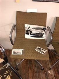 Vintage Herman Miller Aluminum Group Chair With Arms