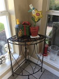Metal corner table