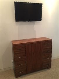 Custom Dresser Fusion Home Fashion. * Samsung 32" LED TV.