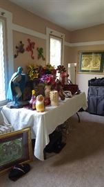 Lots of decorative items