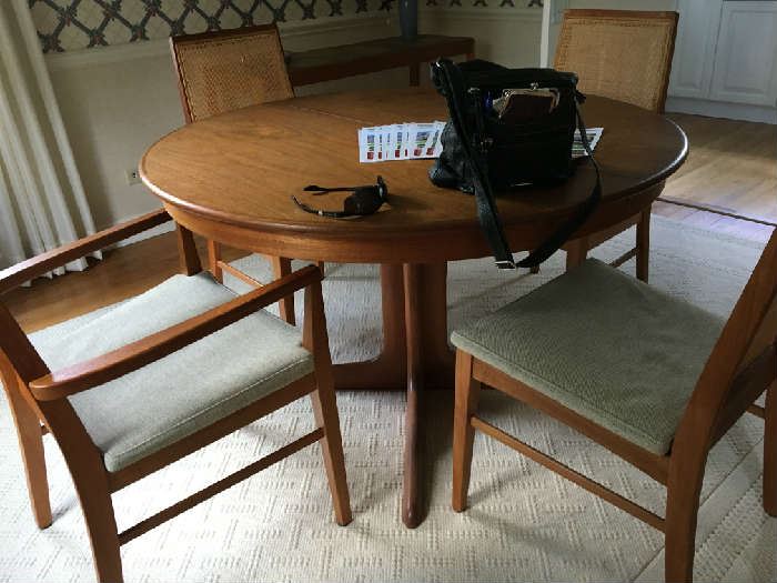Drylund Dining Room Table with 6 chairs with 2 20" extensions 87", 47" round in Teak with tile and teak serving table table pads