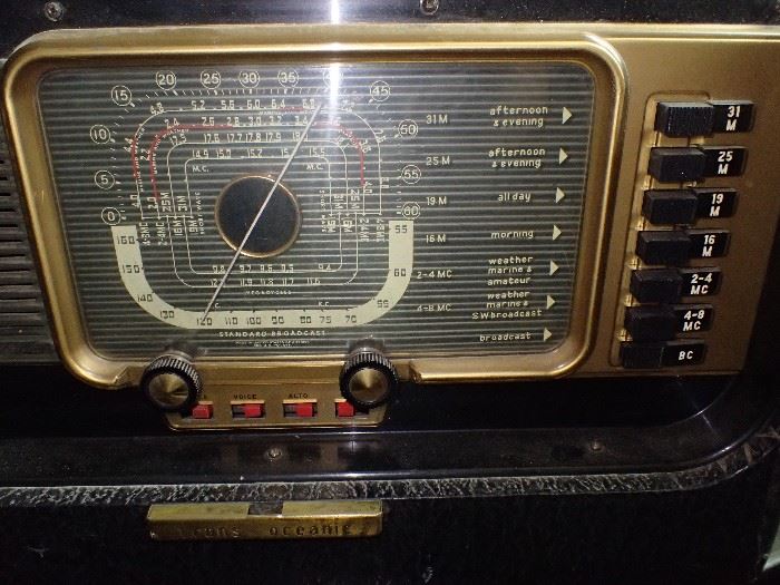  Zenith Trans-Oceanic AM Broadcast Band and Short Wave listening radio from the 1950's.