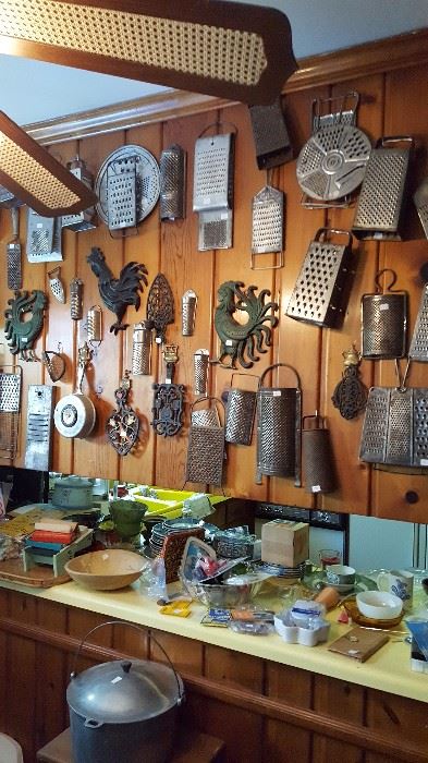 Walls of antique utensils