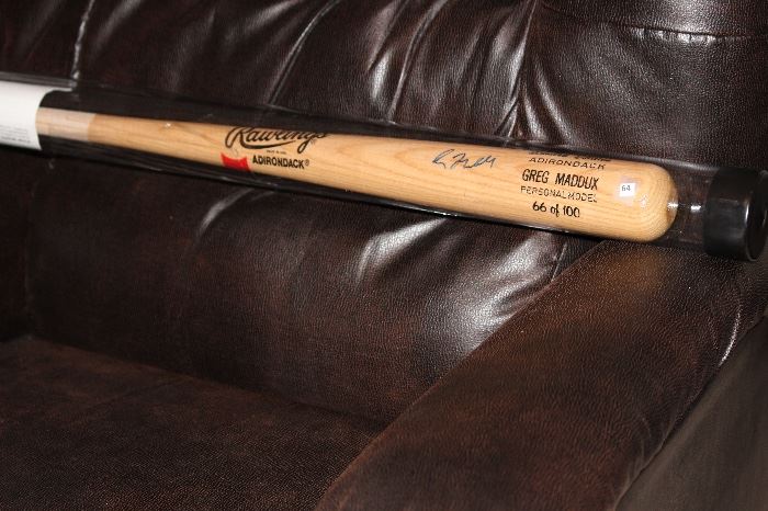 Greg Maddox signed bat