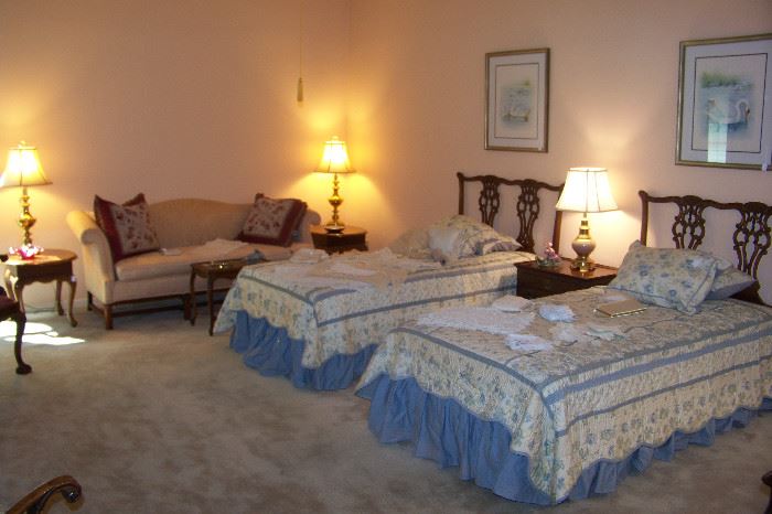 Pair of mahogany twin beds (headboards only with pair of frames)