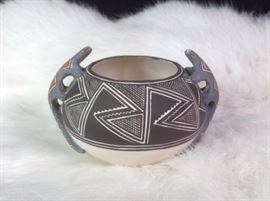 Dzaisratyaitsa Lilly Acoma Lizard Pot 