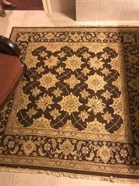 6' x 6' area rug